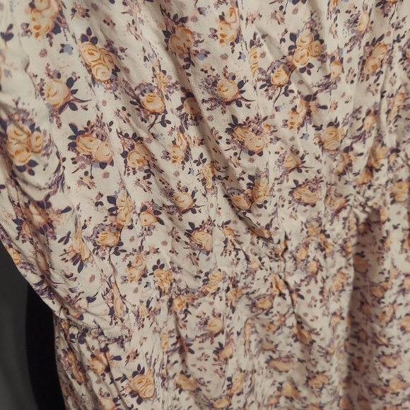 Floral Walk-Through Romper- Art Class Size Xl (14-16) Fits More Like A Teen - Picture 9 of 11